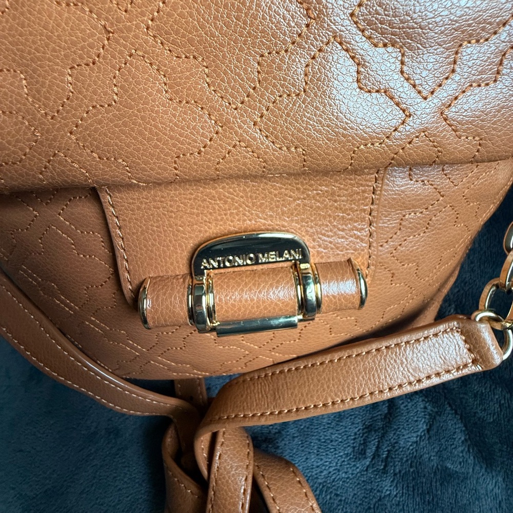 ANTONIO MELANI Tan Quilted Crossbody Bag with Gold Chain NWT - Picture 6 of 7